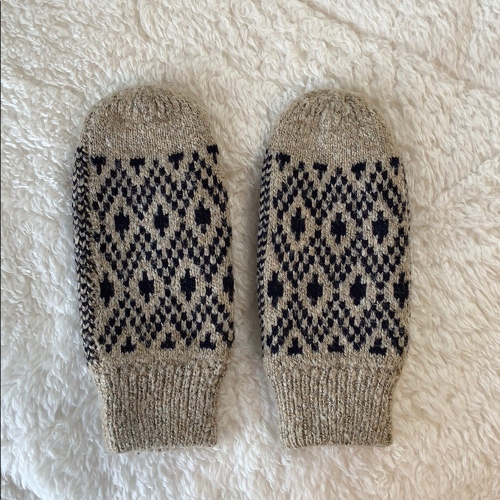 NWOT | Look | Mittens